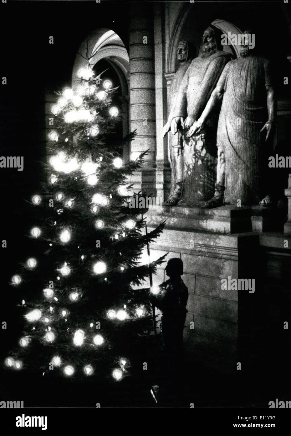 Dec. 12, 1980 - Christmas Parliament A marvellous Christmas tree dips the three Confederates sculpture in the front of Swiss parliament Building in Berne soft light. Stock Photo