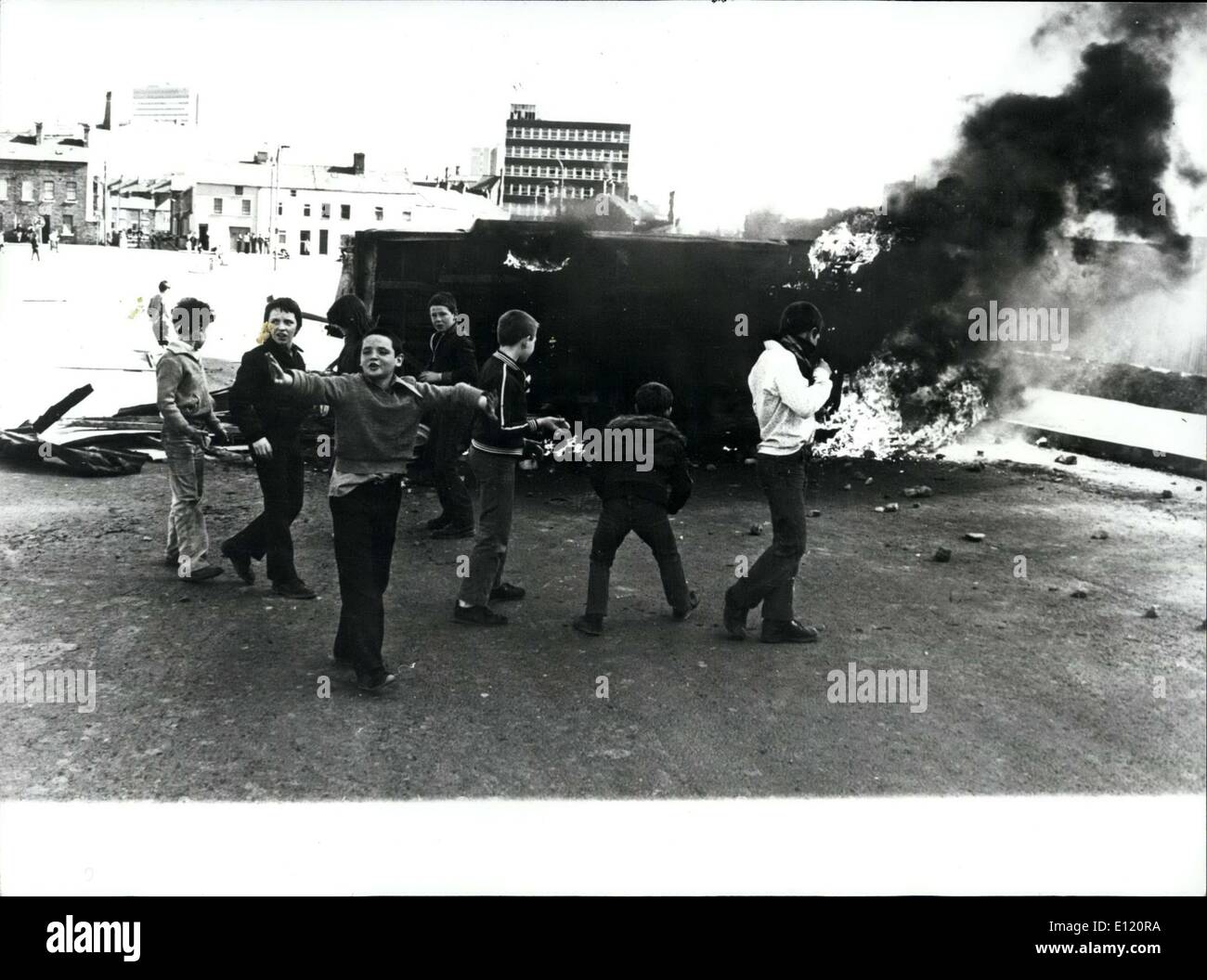 Rioting in belfast hires stock photography and images Alamy