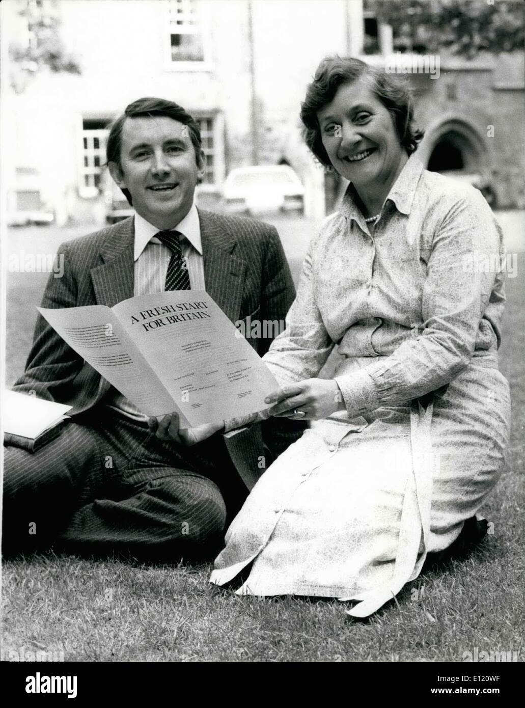 Jun. 06, 1981 - Liberals And SDP Work Out 'Pact' To Break The Two Party System: The Liberals and Social Democrats yesterday agreed a statement of principles on which they hope an alliance can be built to fight and win the next election. Photo shows Mrs. Shirley Williams, Social Democrat, and Mr. David Steel. Liberal leader in Dean's Yard Westminster yesterday before a press conference to announce their parties pact. Stock Photo