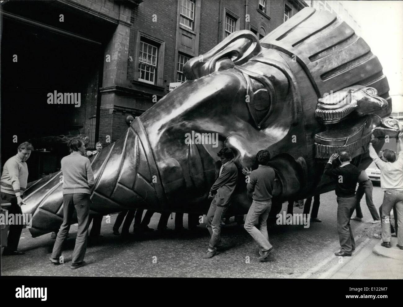Apr. 04, 1982 - The Golden head of Radames, today one of the world largest stage props was transported by lorry from the London Stock Photo