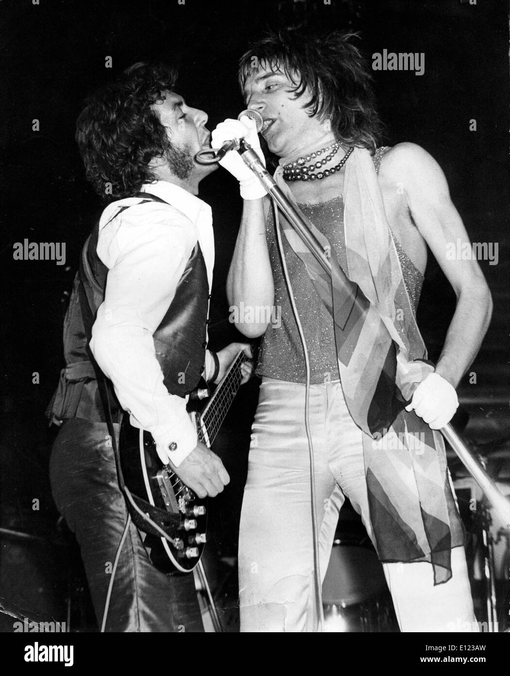 Rod Stewart and Ronnie Lane perform in concert Stock Photo