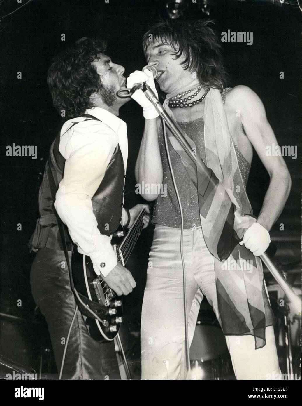 Dec. 12, 1984 - Rod Stewart with Ronnie Lane during one of their last appearances together, at the Sundown Theatre, London. (Cre Stock Photo