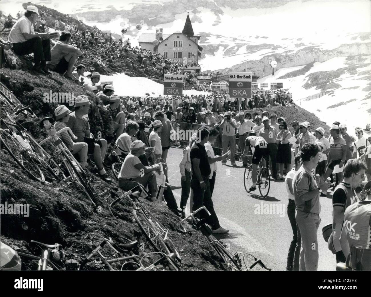 Jun. 06, 1984 - Tour de Suisse: Sun and a lot of people on the Klausen pass in Switzerland, to watch the Tour de Suisse, Sunday. Stock Photo
