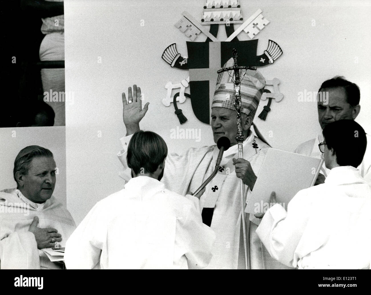 Jun 13, 1984; Lugano, SWITZERLAND; POPE JOHN PAUL II celebrates his first  mass in Switzerland Stock Photo - Alamy
