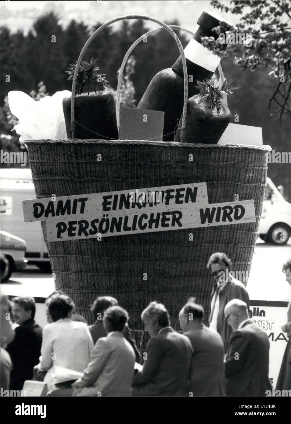 Oct. 09, 1985 - Largest Shopping Basket: The world larges shopping basket was shown these days in Sempach/Switzerland where a foodstore-groop made public relation action. The basket was made by blinds a has an altitude of 4 years. Stock Photo