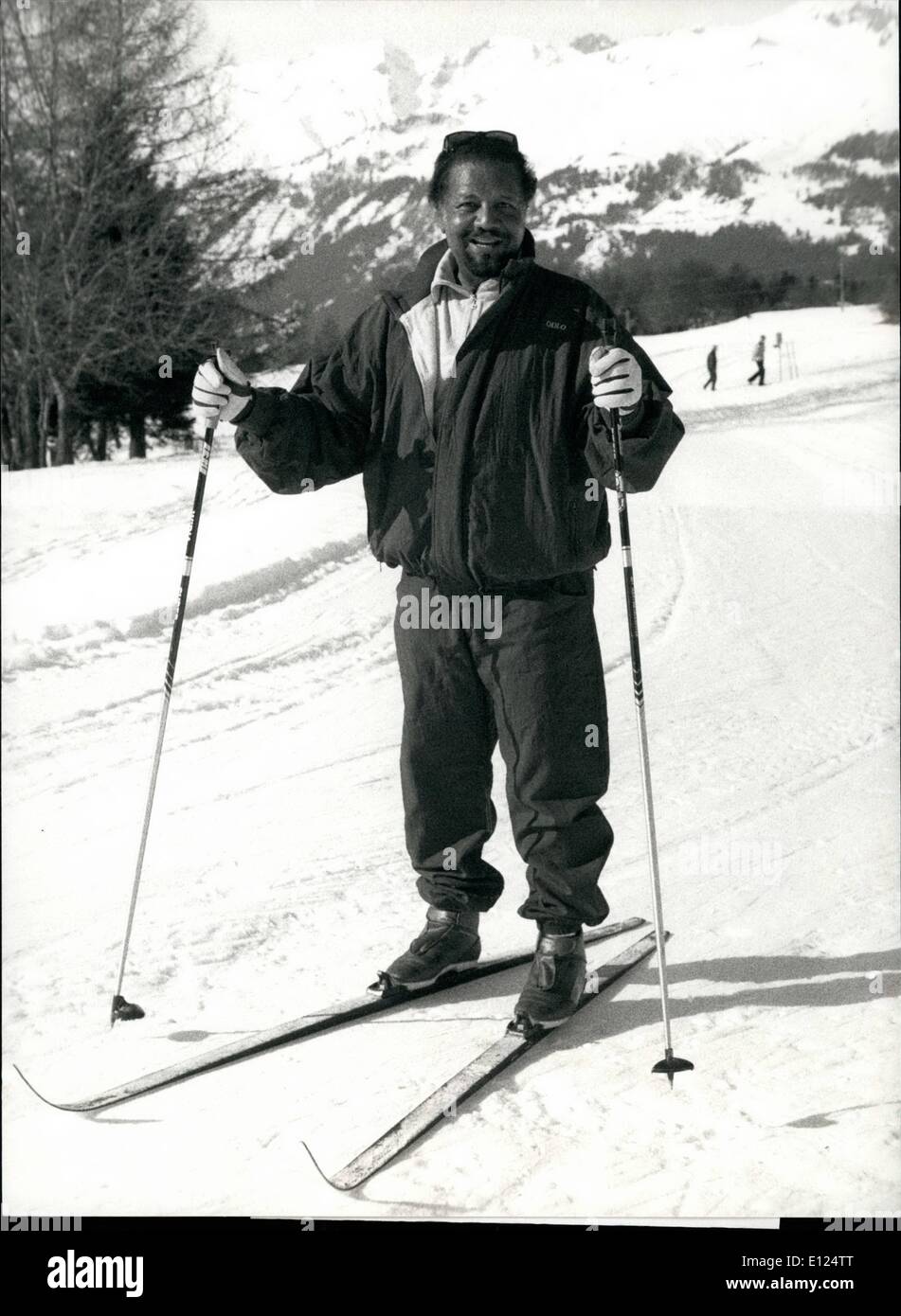 Feb. 02, 1991 - Sheik Ahmed Zaki Yamani Former Saudi Arabia Oil Minister  Sheik Ahmed Zaki Yamani enjoys skiing in the Swiss Alps near Montana Crans  in south west of Switzerland Stock Photo - Alamy