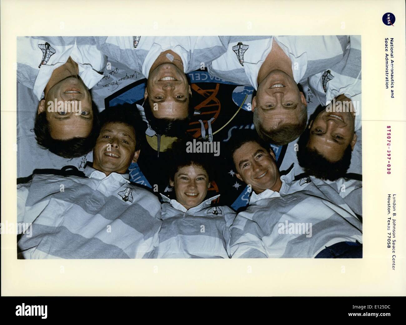 Jun. 06, 1996 - Five NASA astronauts and two international payload specialist take a break from a Shuttle duration record - breaker flight to pose for the traditional inflight crew portrait. The photograph should be oriented with payload commander Susan. J. Helms at bottom center. other, clockwise, are French payload specialist Jean- Jacques Favier, Canadian payload specialist Robert B. Thirst. and astronauts Kevin R. Kregel, Pilot, and Charles J (Chuck) Brady and Richard M. Linnehan, both mission specialists, and Terence T. (Tom) Henricks, mission commander Stock Photo