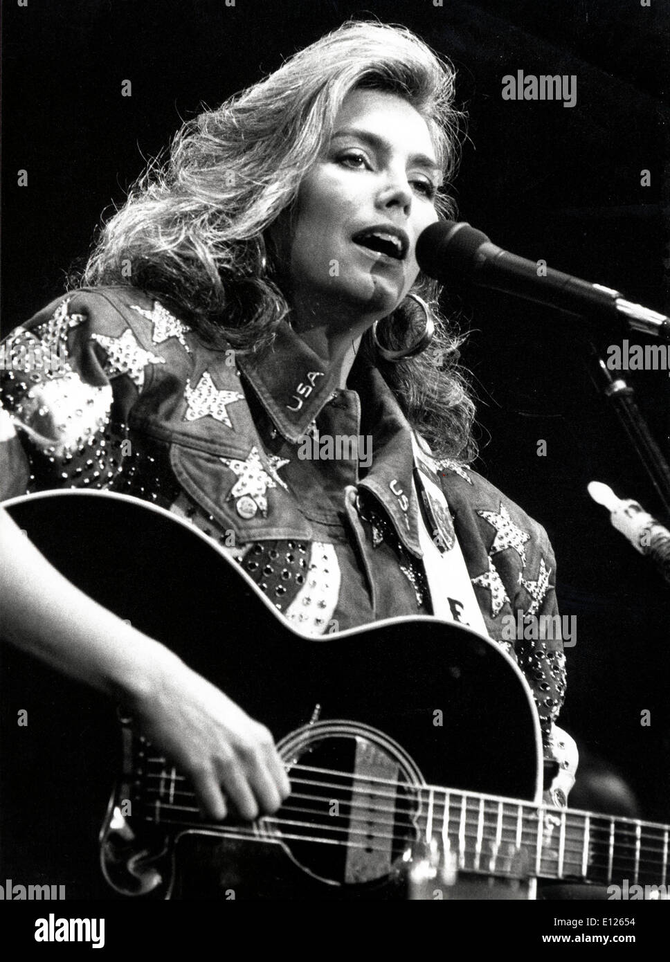 American country singer EMMYLOU HARRIS Stock Photo