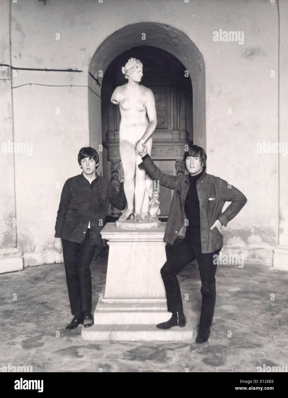 Nov 19, 2007 - London, England, UK - Beatles guitarist PAUL MCCARTNEY and singer JOHN LENNON pose with famous female statue c. 1960's (Credit Image: KEYSTONE Pictures USA/ZUMAPRESS.com) Stock Photo