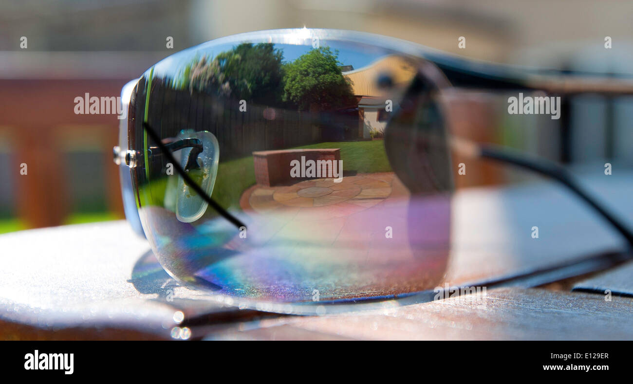 sunglasses reflection Stock Photo - Alamy