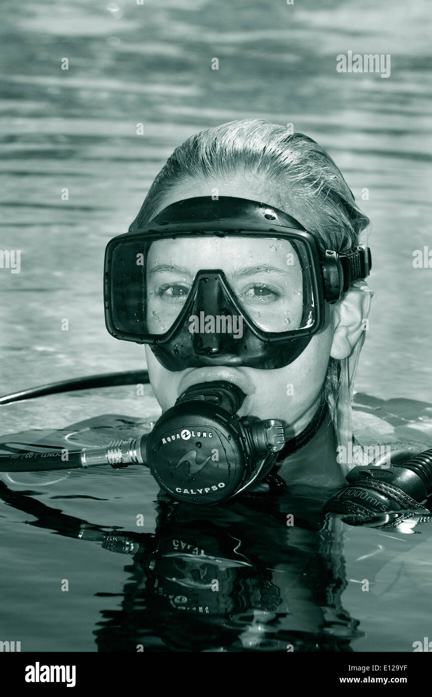 Lady scuba diving hi-res stock photography and images - Alamy