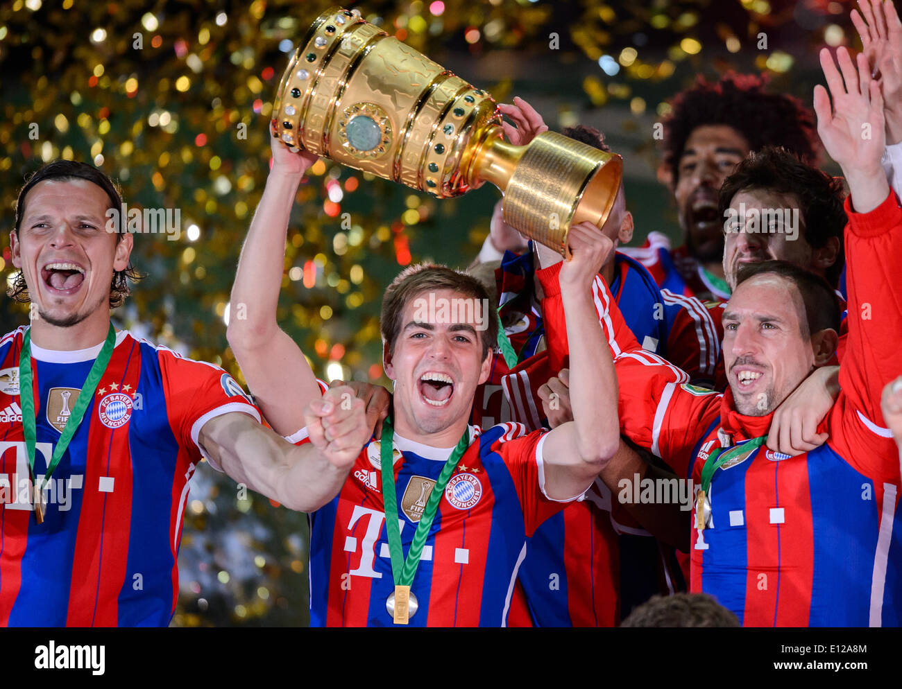 Berlin, Germany. 17th May, 2014. Munich's Daniel van Buyten (L-R), Philipp Lahm and Franck Ribery hold up the trophy after the DFB Cup final between Borussia Dortmund and FC Bayern Munich at the Olympic Stadium in Berlin, Germany, 17 May 2014. Photo: Thomas Eisenhuth/dpa/Alamy Live News Stock Photo
