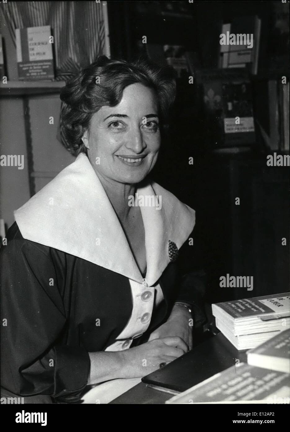 Roxane pitt in paris hires stock photography and images Alamy