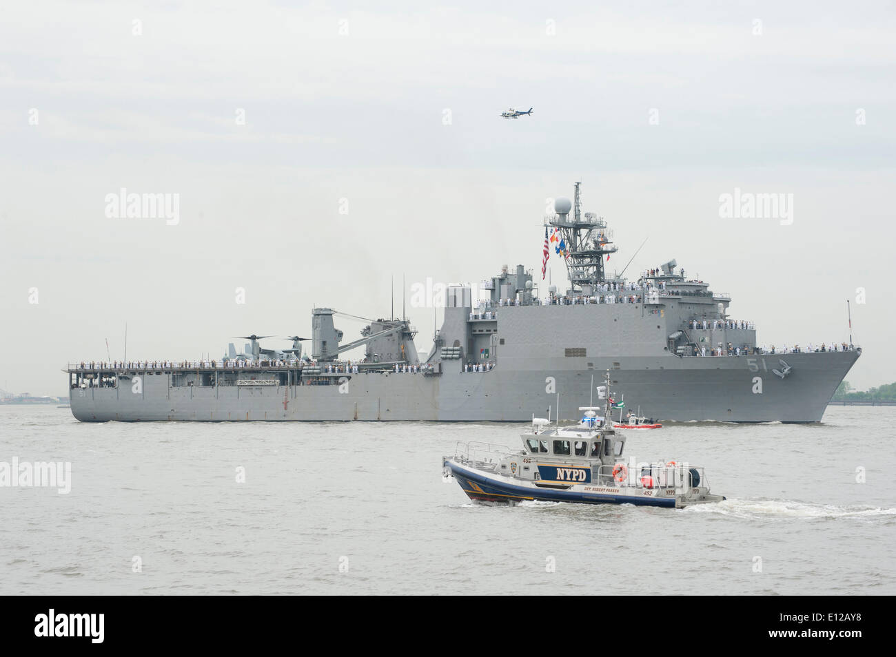New York, NY — May 21, 2014. The USS Oak Hill (LSD-51), an amphibious ship carrying both U.S. Navy and U.S. Marine personnel, arrived in New York harbor on May 21, 2014 at the start of Fleet Week. The USS Oak Hill was commissioned in June 1996 and has served in the Mediterranean Sea, the Persian Gulf and on the Horn of Africa. Fleet Week brings around 1,500 sailors, marines and U.S. Coast Guardsmen to New York City, with ship tours, aerial demonstrations and parades. Credit:  Terese Loeb Kreuzer/Alamy Live News Stock Photo