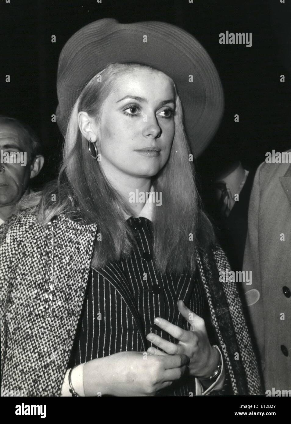 Dec. 09, 2011 - ''La belle de jour'' Catherine Deneuve is in Rome to work the last scenes of the film ''Mayerling'', directed by Terence Young. She will go in Venice, where, in Saint Marcua Square, the troupe of the film will turn the latest scene of the film. Photo shows Catherine Deneuve seen at her arrival in Rome. Stock Photo