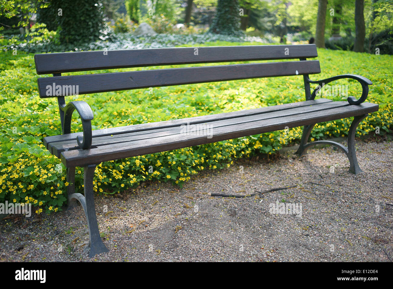 Park bench hi-res stock photography and images - Alamy