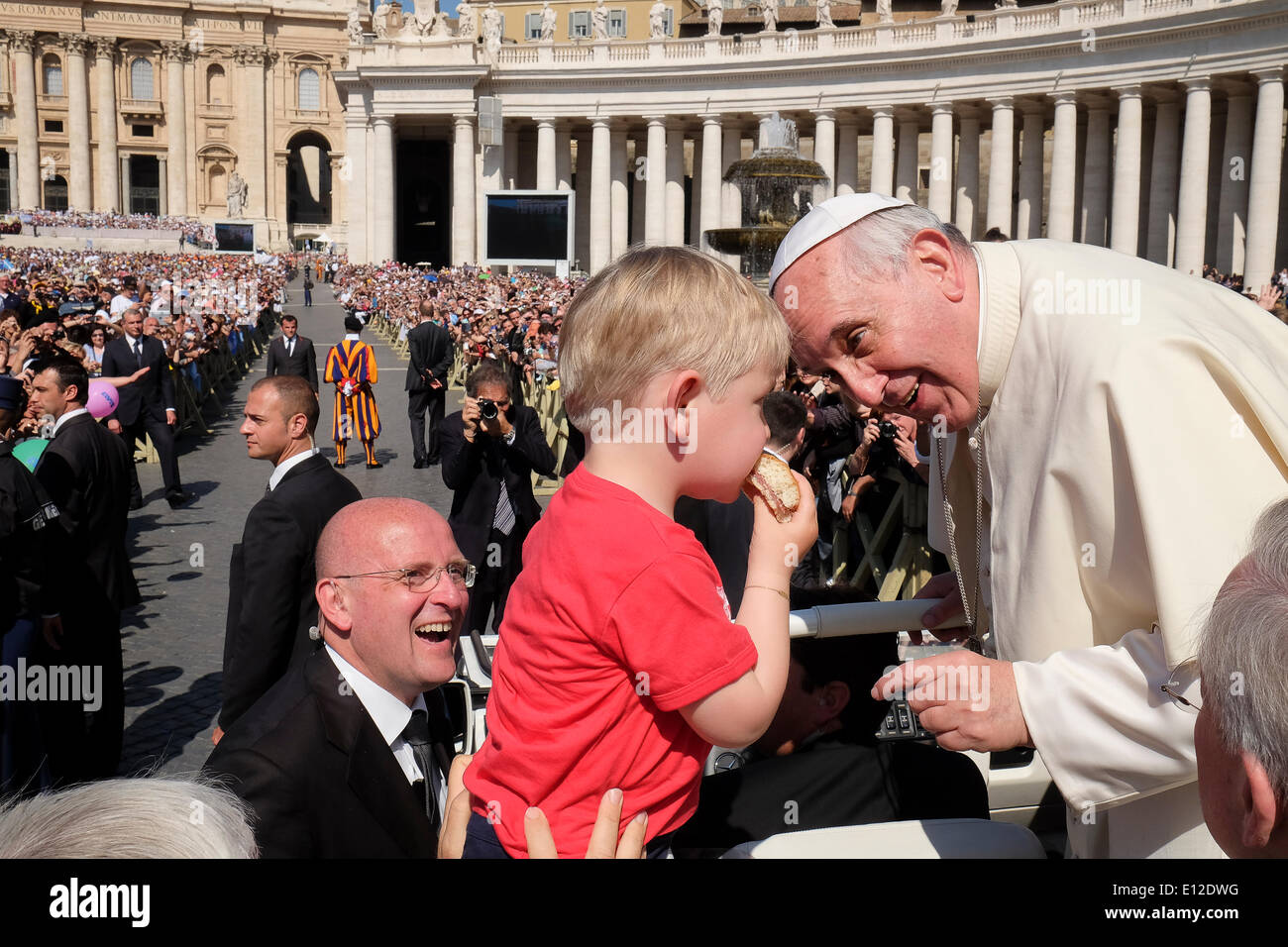Kid child sandwich panino bambino felici francesco francis franciscus pope  hi-res stock photography and images - Alamy