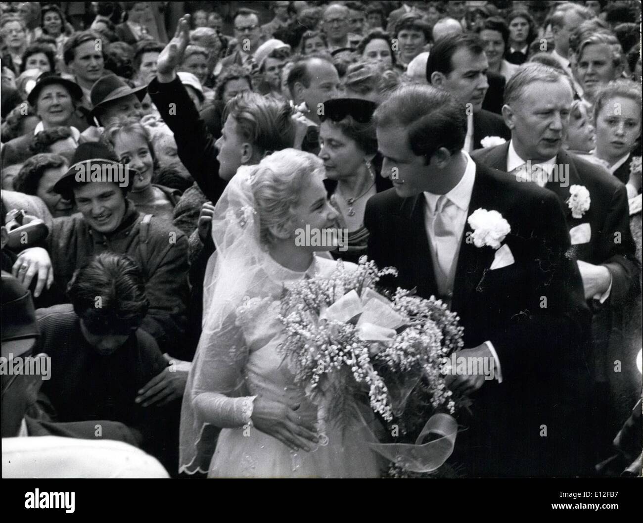 Movie wedding hi-res stock photography and images - Alamy, image size:1300x1057