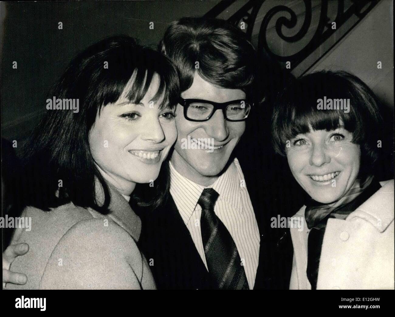 Dec. 26, 2011 - Photo shows Yves Saint Laurent pictured with Elsa  Martinelli (left) and Bettina Stock Photo - Alamy