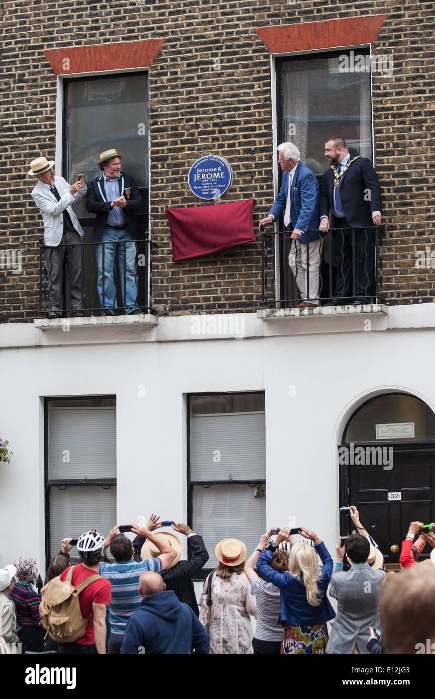 London, UK. 21st May, 2014. Griff Rhys Jones, Rory McGrath, the Mayor of Camden and the Jerome K Jerome Society, unveil a commemorative blue  plaque to Jerome K Jerome at 32 Tavistock Place, Bloomsbury, London, UK, on Wednesday 21 May 2014 Credit:  Paul Carstairs/Alamy Live News Stock Photo