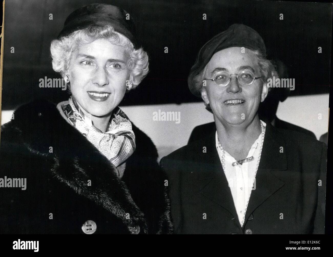 Feb. 24, 2012 - Clare Boothe Luce in Berlin. Mrs. Clare Boothe Luce, formerly Ambassador of the USA to Italy, arrived in Berlin on Sept 17, 1957 in order to participate at the inauguration of the Congress Hall on Sept 19, 1957. She was received at the airport by Mrs. Eleanor Dulles, sister of the American Foreign Secretary John Foster Dulles, who is also going to be present at the inauguration of the Congress Hall. OPS: Mrs. Clare Boothe Luce (left) and Mrs. Eleanor Dulles (right). Keystone picture of Sept 18, 1957 Stock Photo