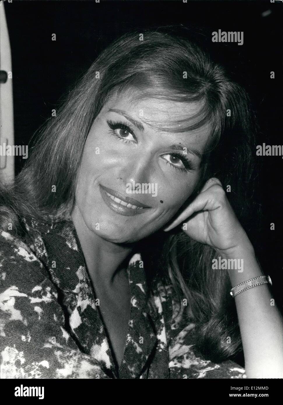 Feb. 24, 2012 - Famous French star Dalida, is in Rome to turn the film ''Italian Menage'', with actore Ugo Tognazzi. Photo shows Dalida on the set. Stock Photo