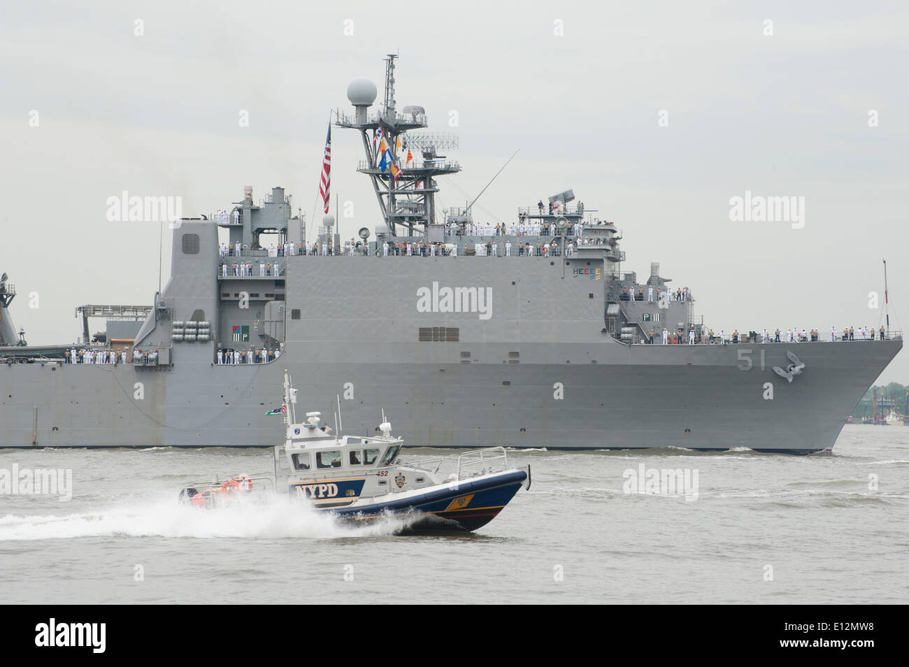 New York, NY — May 21, 2014. The USS Oak Hill (LSD-51), an amphibious ship carrying both U.S. Navy and U.S. Marine personnel, arrived in New York harbor on May 21, 2014 at the start of Fleet Week. The USS Oak Hill was commissioned in June 1996 and has served in the Mediterranean Sea, the Persian Gulf and on the Horn of Africa. Fleet Week brings around 1,500 sailors, marines and U.S. Coast Guardsmen to New York City, with ship tours, aerial demonstrations and parades. (© Terese Loeb Kreuzer 2014) Credit:  Terese Loeb Kreuzer/Alamy Live News Stock Photo