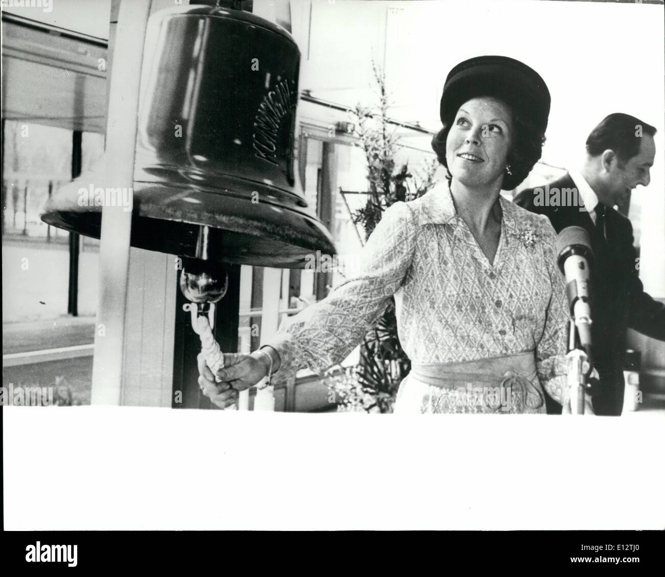 Princess beatrix rings bell hires stock photography and images Alamy