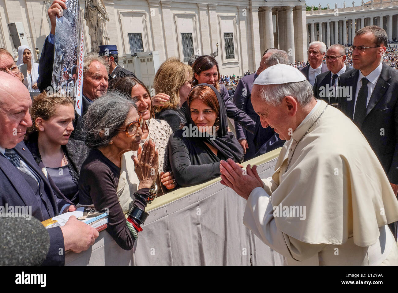 Vatican City. 21st May 2014. Vatican City Pope Francis meet TARA GANDHI BHATTACHARJEE  (kasturba Gandhi National Trust) - General Audience of 21th May 2013 Credit:  Realy Easy Star/Alamy Live News Stock Photo