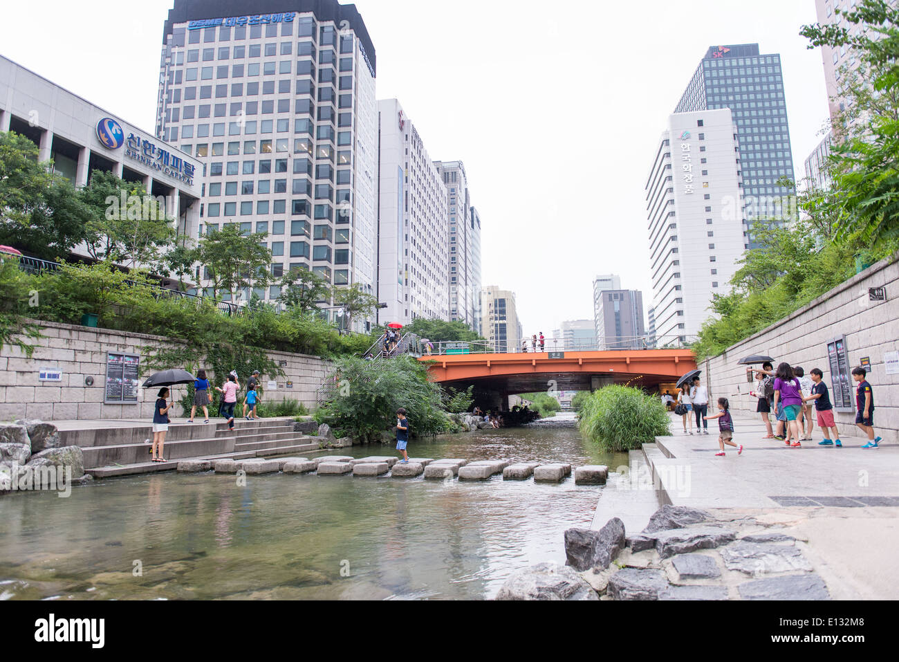 Cheonggyecheon stream in Seoul, South Korea with kids playing in the water Stock Photo