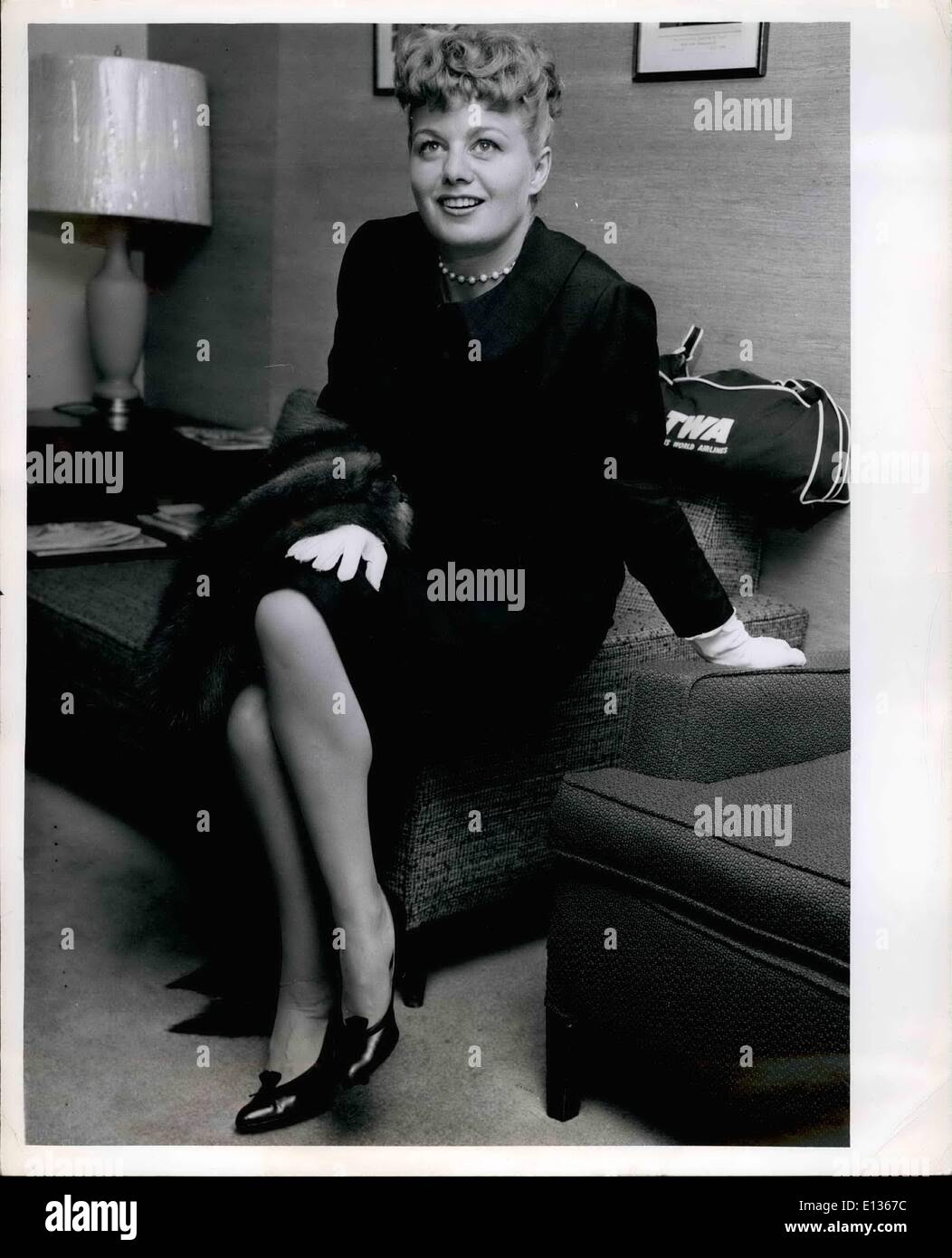 Feb. 28, 2012 - Star Shelley Winters , who lost the 40 pounds he had to gain for her Matronly role in ''The Diary of Anne Frank'', Is shon prior to boarding at a Jet stream to Rome . Italy. Where she ''ILL Join her Actor Husband Anthony Franciosa. During her Month long visit Abroad she ''ILL Repreent the United States and the Film Industry at the venice film Festival. Stock Photo