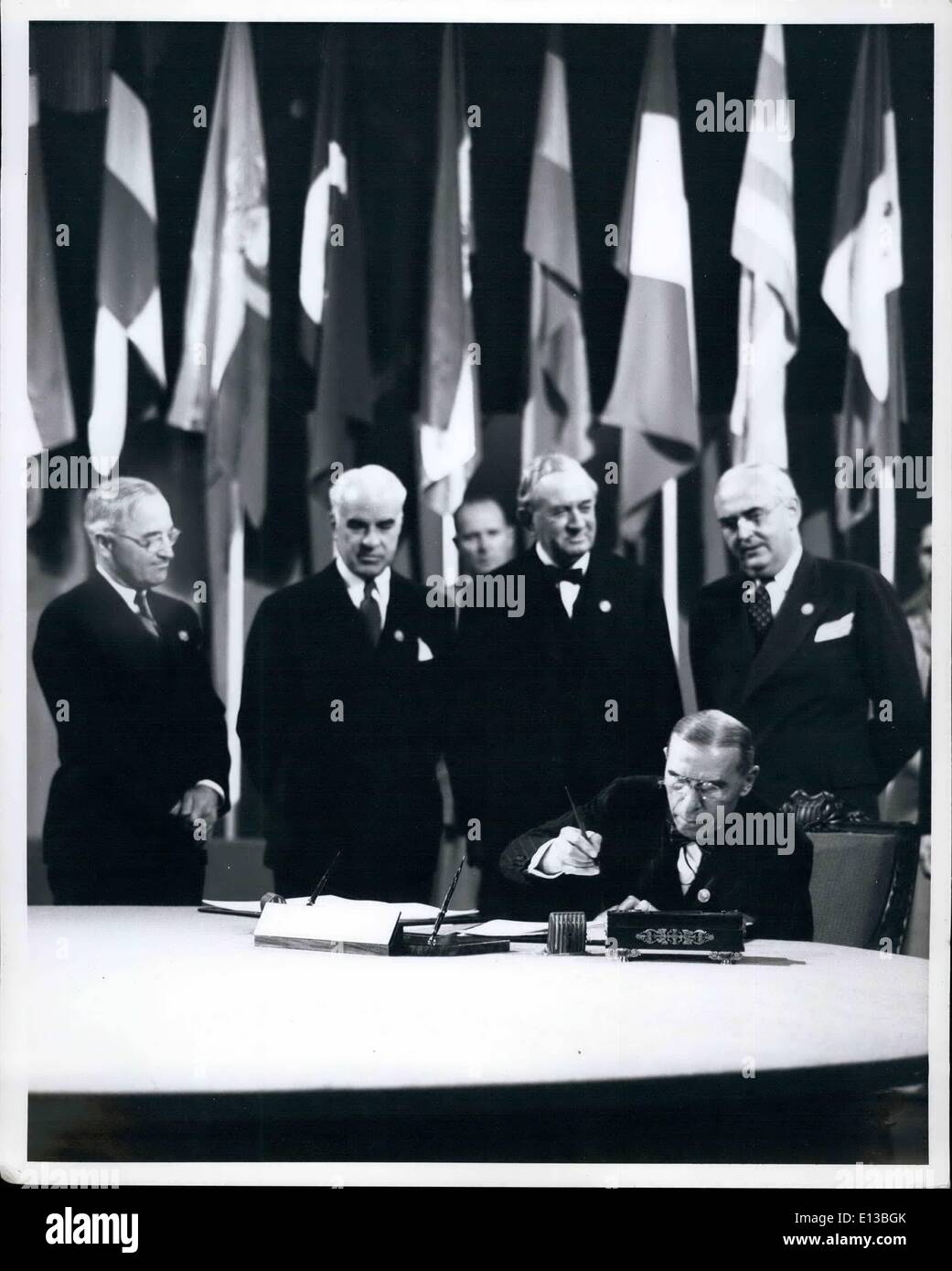 Signing Un Charter 1945 Hi-res Stock Photography And Images - Alamy