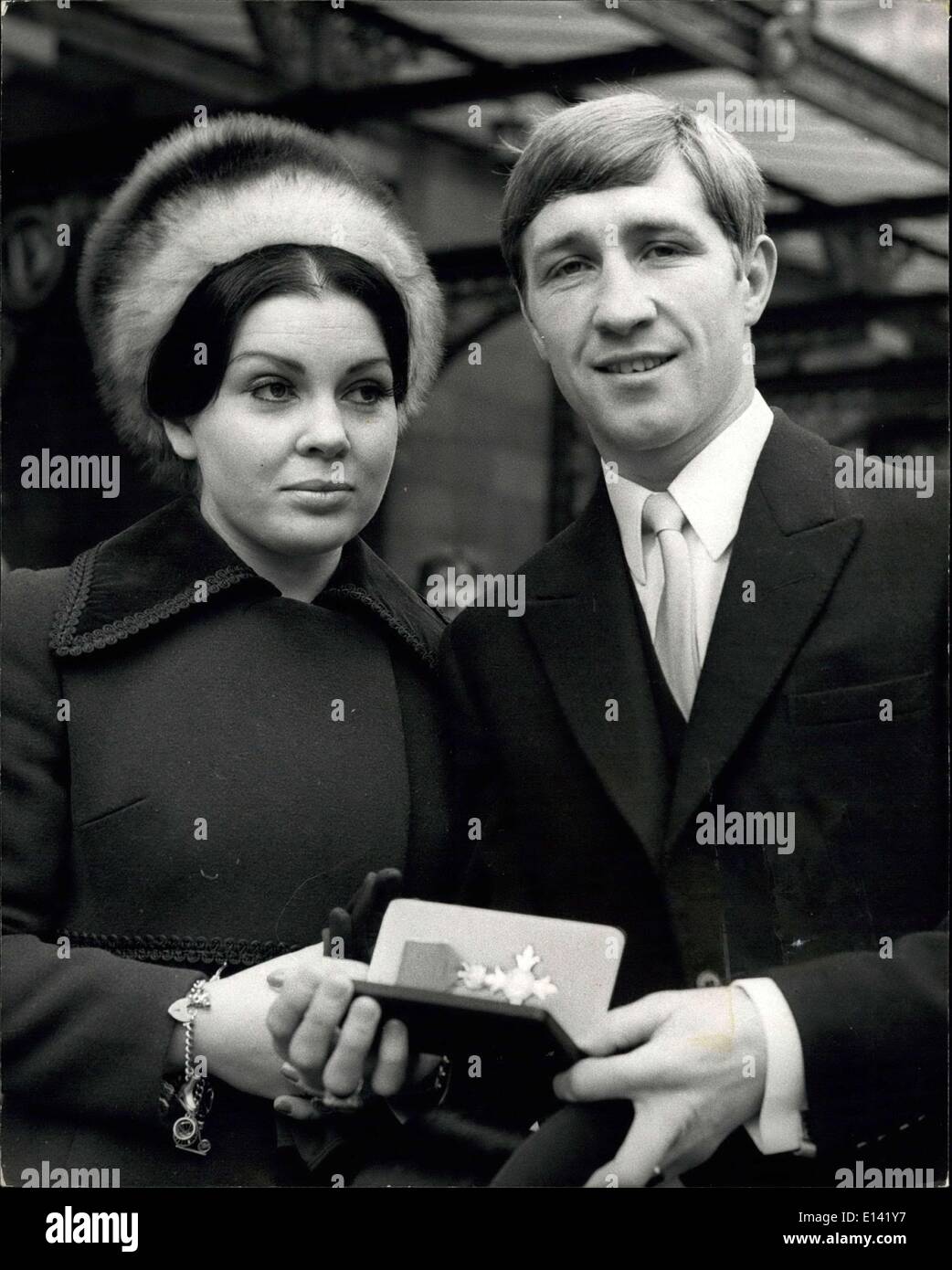 Mar. 31, 2012 - Britain's World Lightweight Champion Gets the Order of the British Empire.: Ken Buchanan, Britain's World Lightweight champion, today received the O.B.E. from Queen Elizabeth, the Queen Mother, during today's Investiture at Buckingham Palace. Photo shows Ken Buchanan pictured with his wife Carol with his O.B.E. outside the Palace today. Stock Photo