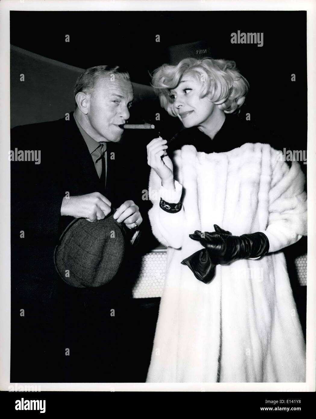 Mar. 31, 2012 - New York International: Comedian Carol Channing plays the hostess role as she greets actor George Burns upon his arrival via TWA Jet liner form Los Angeles. The famous duo are en route to Washington, D.C., where they will entertain at the Second Inaugural Salute for President John F. Kennedy, January 18th. Stock Photo