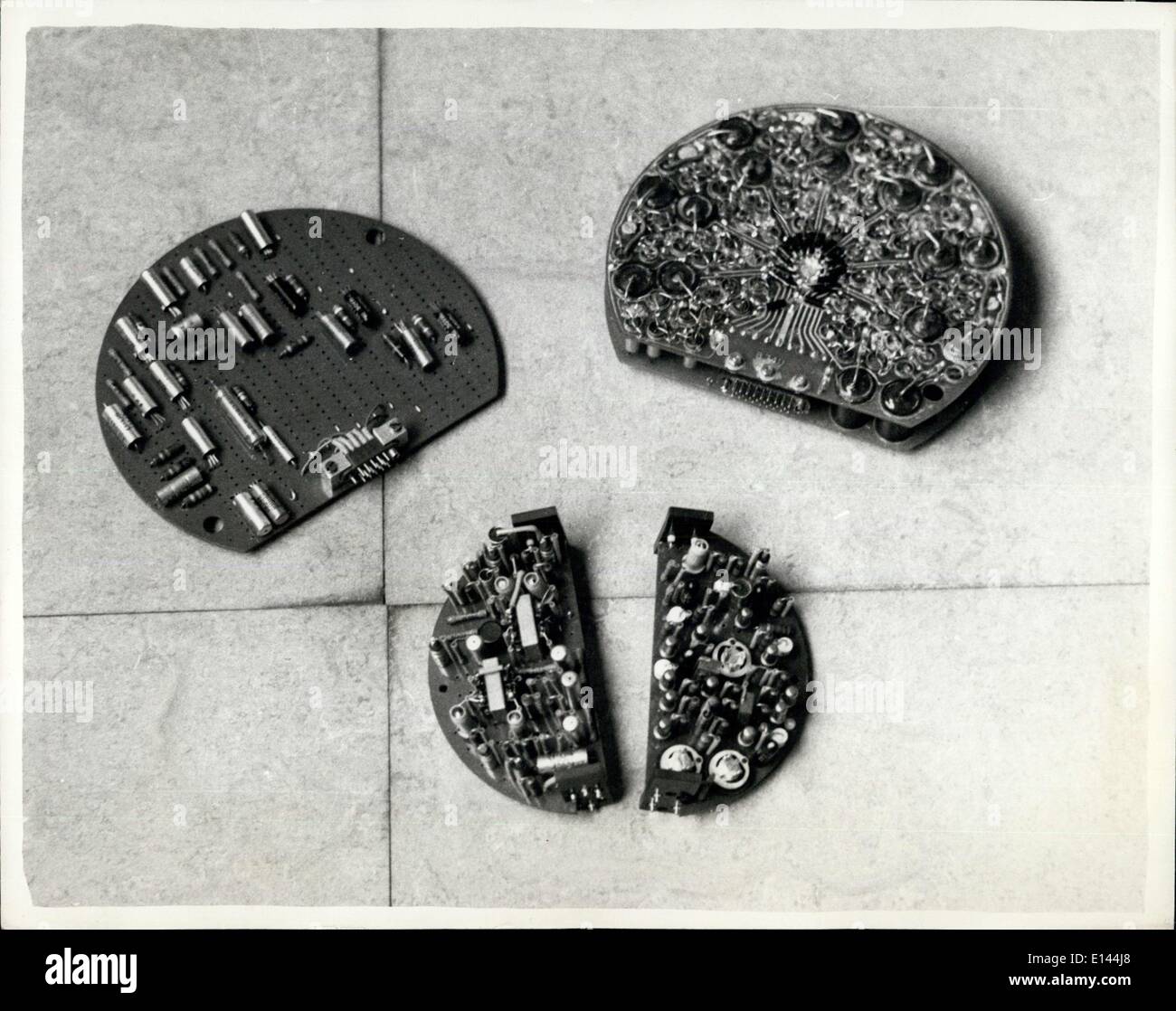 Radio instruments hi-res stock photography and images - Alamy