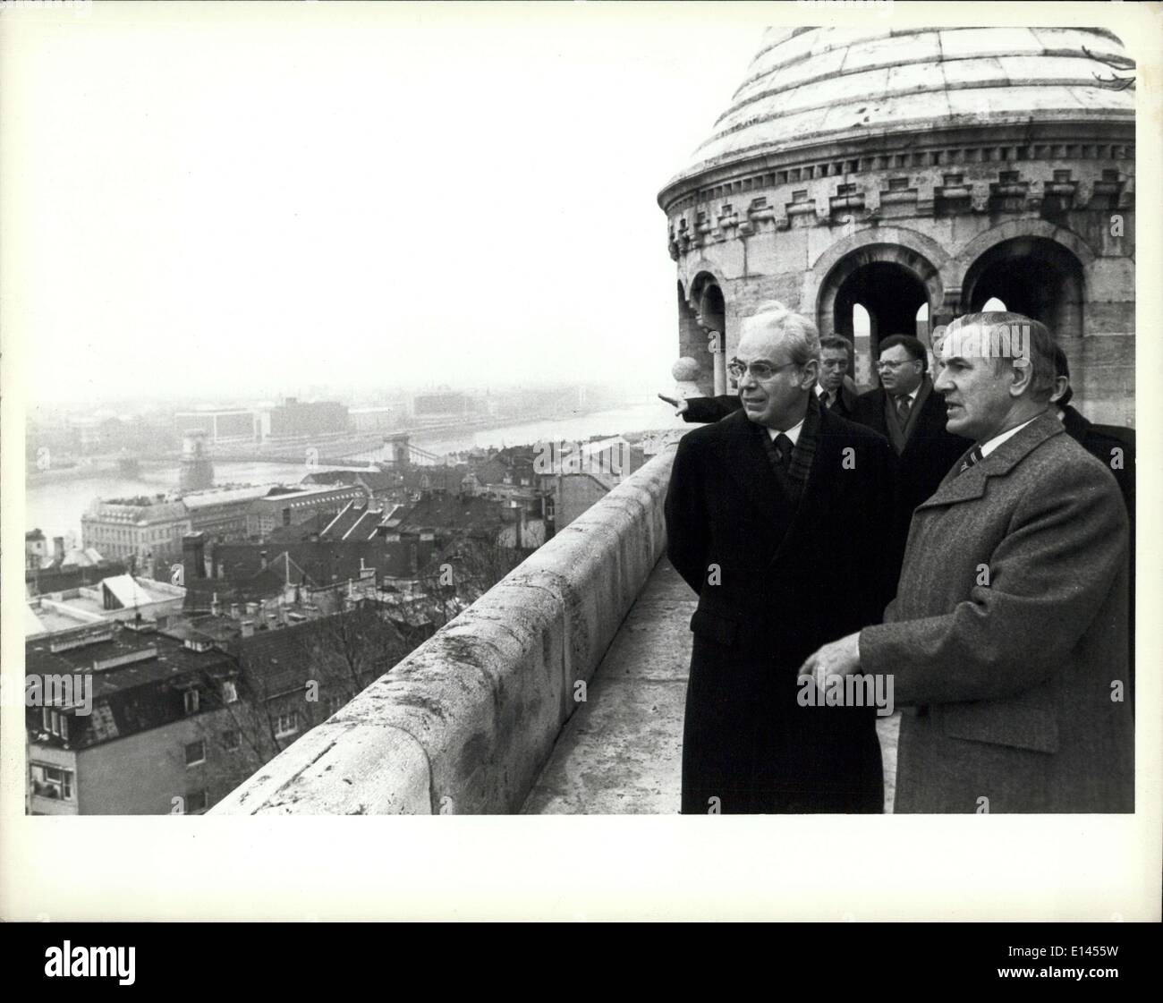Apr. 04, 2012 - secretary - General Visits Hungary : UN 163 292 Budapest, Hungary, February 1984 8402/3204/20 . Secretary- General Javier Perez de Cuellar paid an official visit to Hungary between 23 and 25 February as part of his late February tour of Eastern Europe , which also included official visits to Poland, Czechoslovakia, and Bulgaria. During his Hungarian stay, Javier Perez de Cuellar ( dark cost) was shown the sights of Budapest Stock Photo