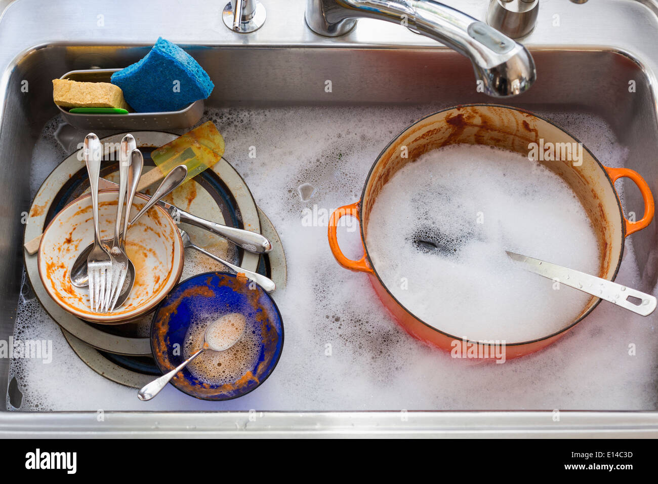 Sink Full Of Dirty Dishes High Resolution Stock Photography and Images ...