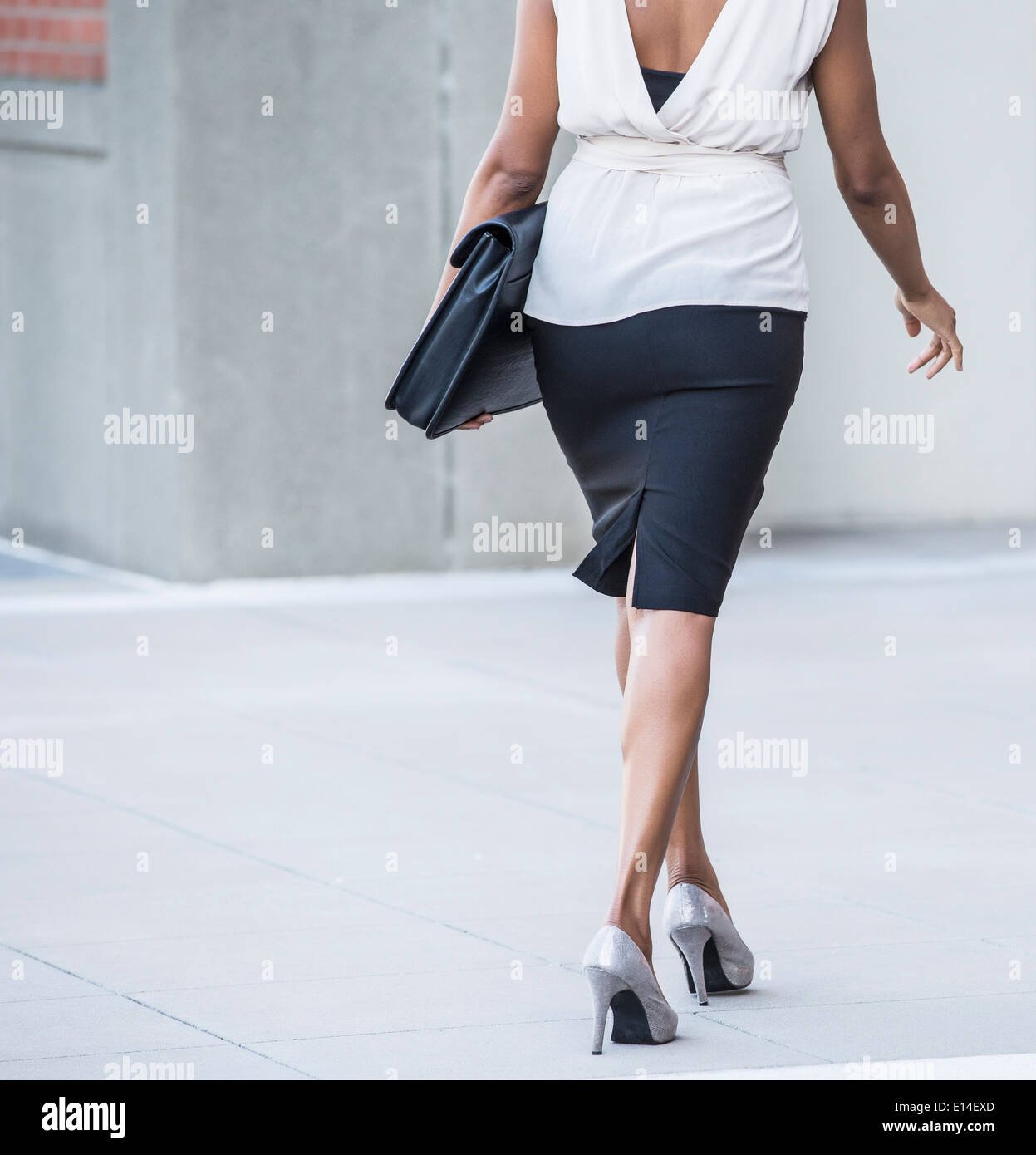 Black businesswoman walking on city street Stock Photo - Alamy