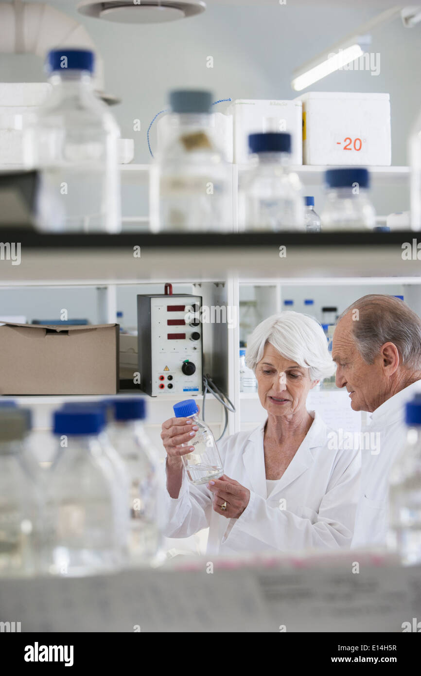 Senior woman scientist hi-res stock photography and images - Alamy
