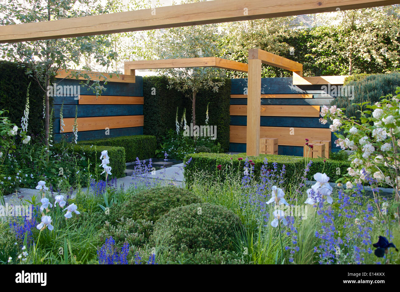 The Extending Space Garden at RHS Chelsea Flower Show 2014 designed by Nicole Fischer and Daniel Auderset Stock Photo