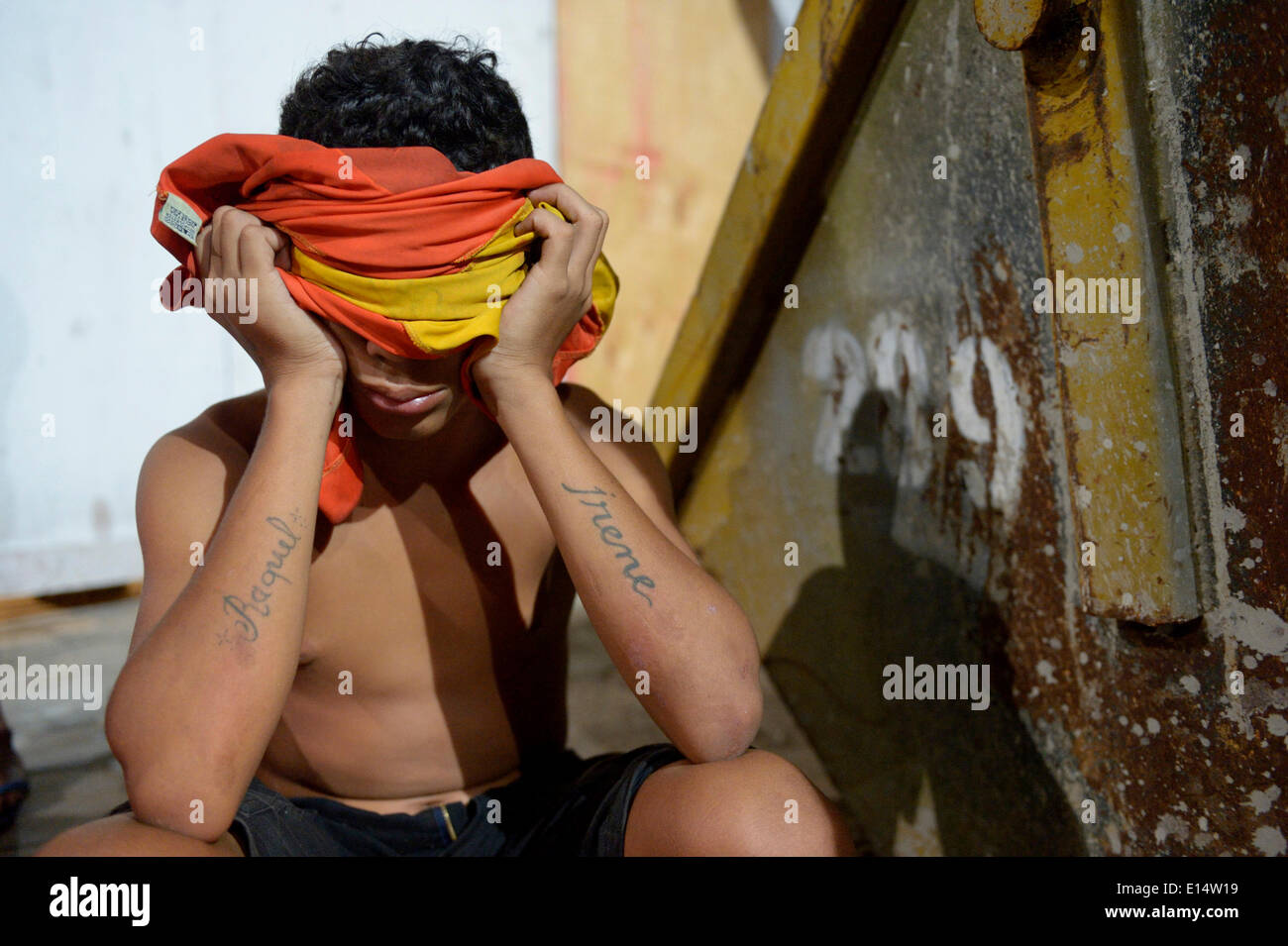 Street child, teenager, 13 years, covering his face, Fortaleza, Ceará, Brazil Stock Photo