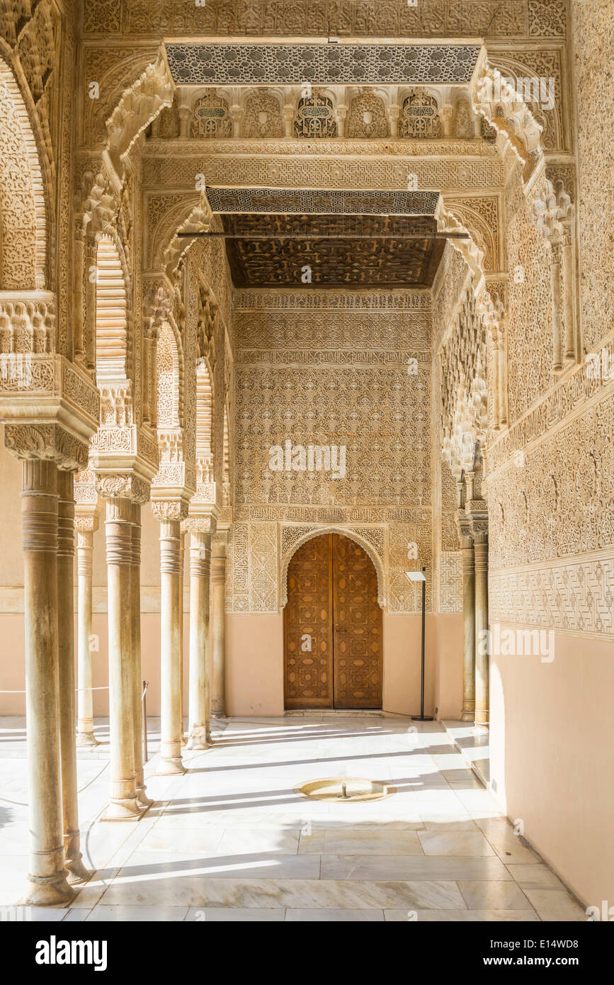 Palacio Nazaríes, Nasrid Palaces, Court of the Lions, Granada ...