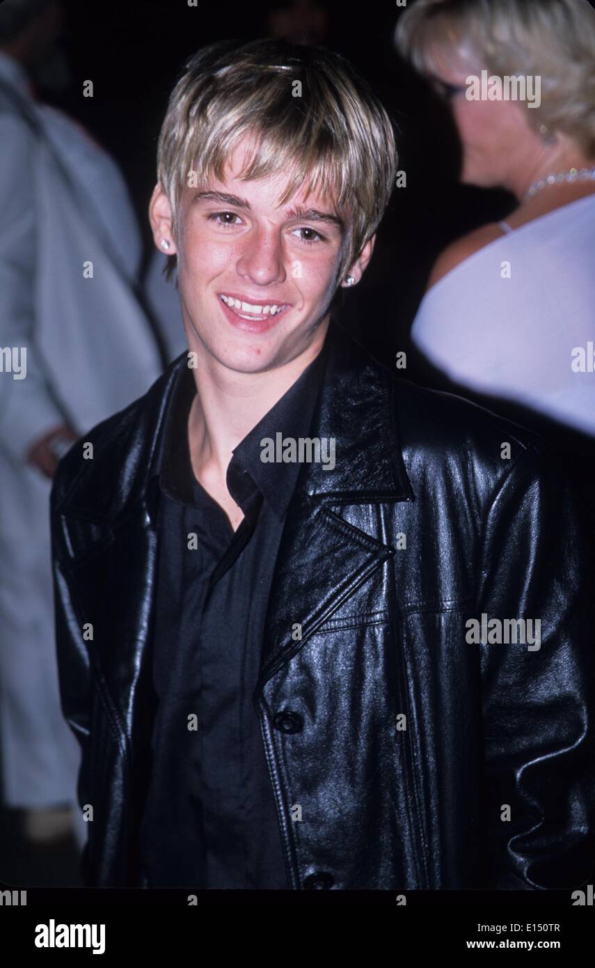 Aaron Carter S Girlfriend Arrested As Singer Claims She Choked Him