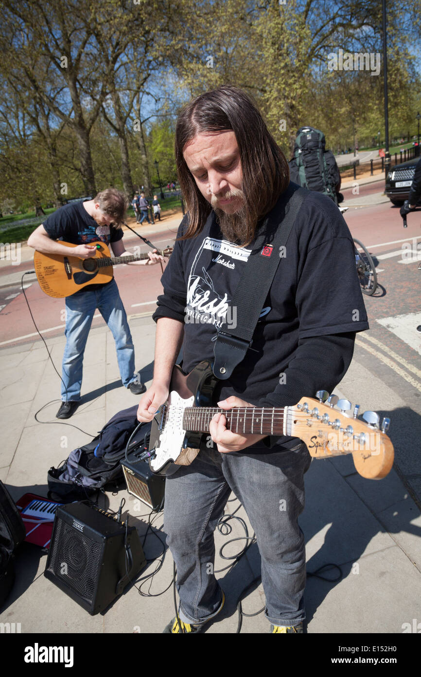 Busking Guitars High Resolution Stock Photography and Images Alamy