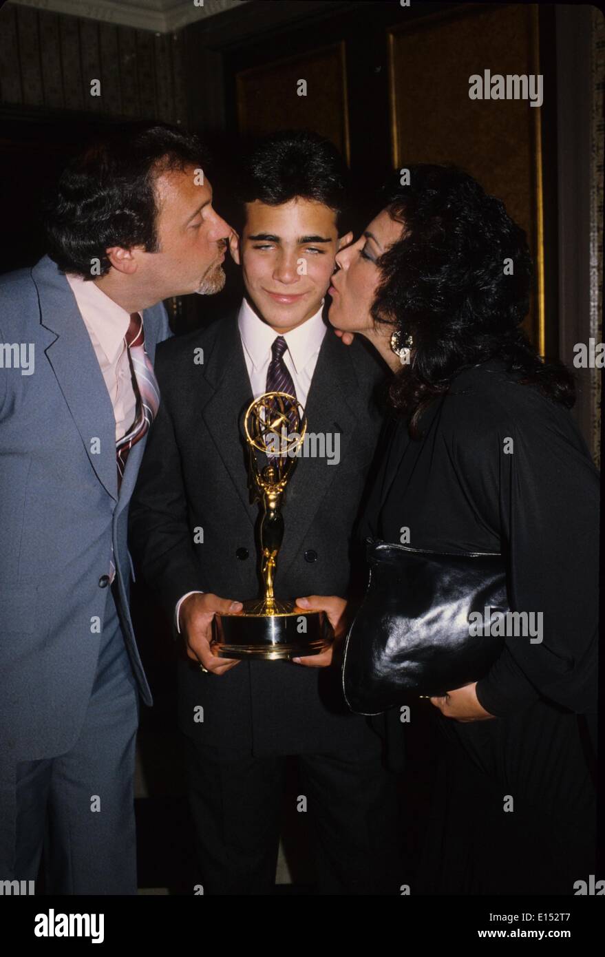 BRIAN BLOOM with parents.15431.(Credit Image © Judie Burstein/Globe