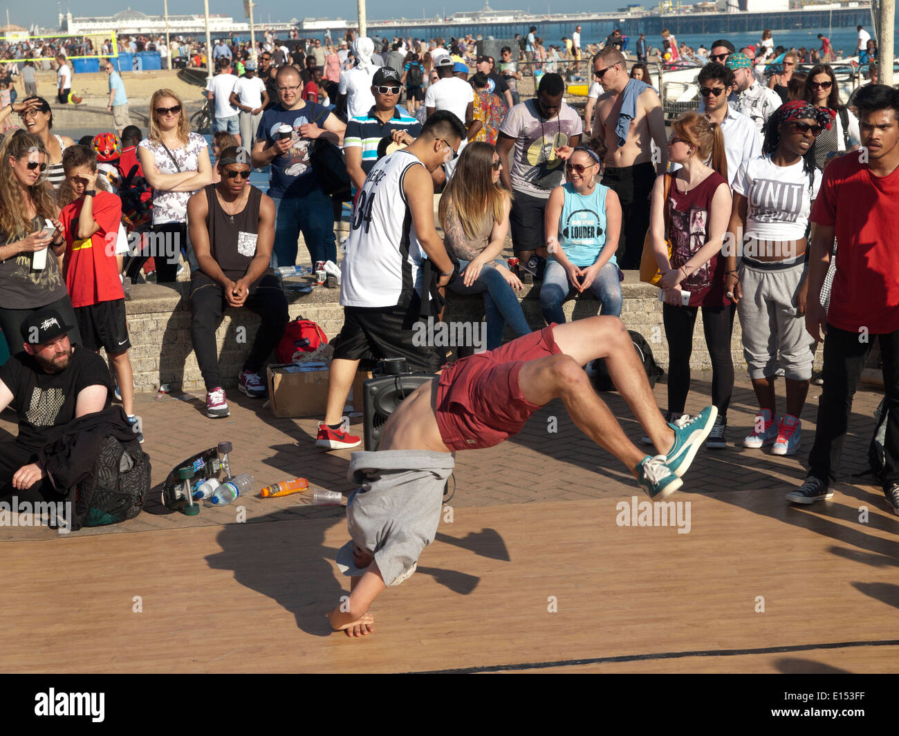 Breakdancing street hi-res stock photography and images - Alamy