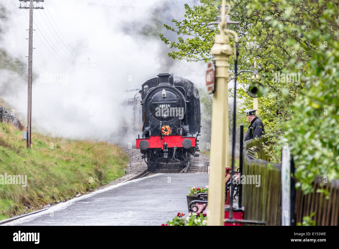 Train conductor icon hi-res stock photography and images - Alamy