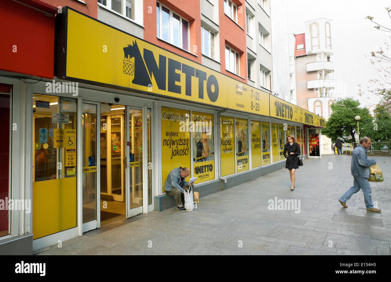 Szczecin, Poland. 05th May, 2014. A Netto grocery store of Dansk Supermarked A/S in Szczecin, Poland, 05 May 2014. Photo: Peter Endig/dpa/Alamy Live News Stock Photo