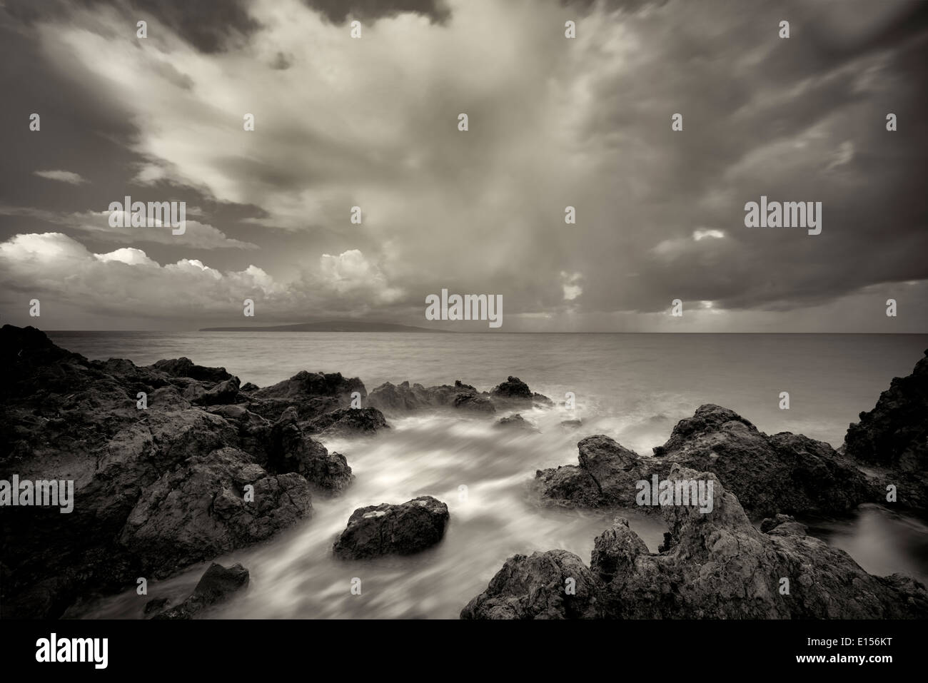 Hawaii sunrise waves hi-res stock photography and images - Alamy