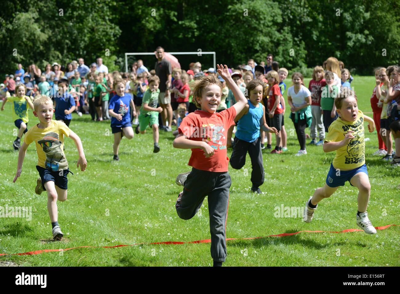 Primary School sports day boys running race Uk Stock Photo